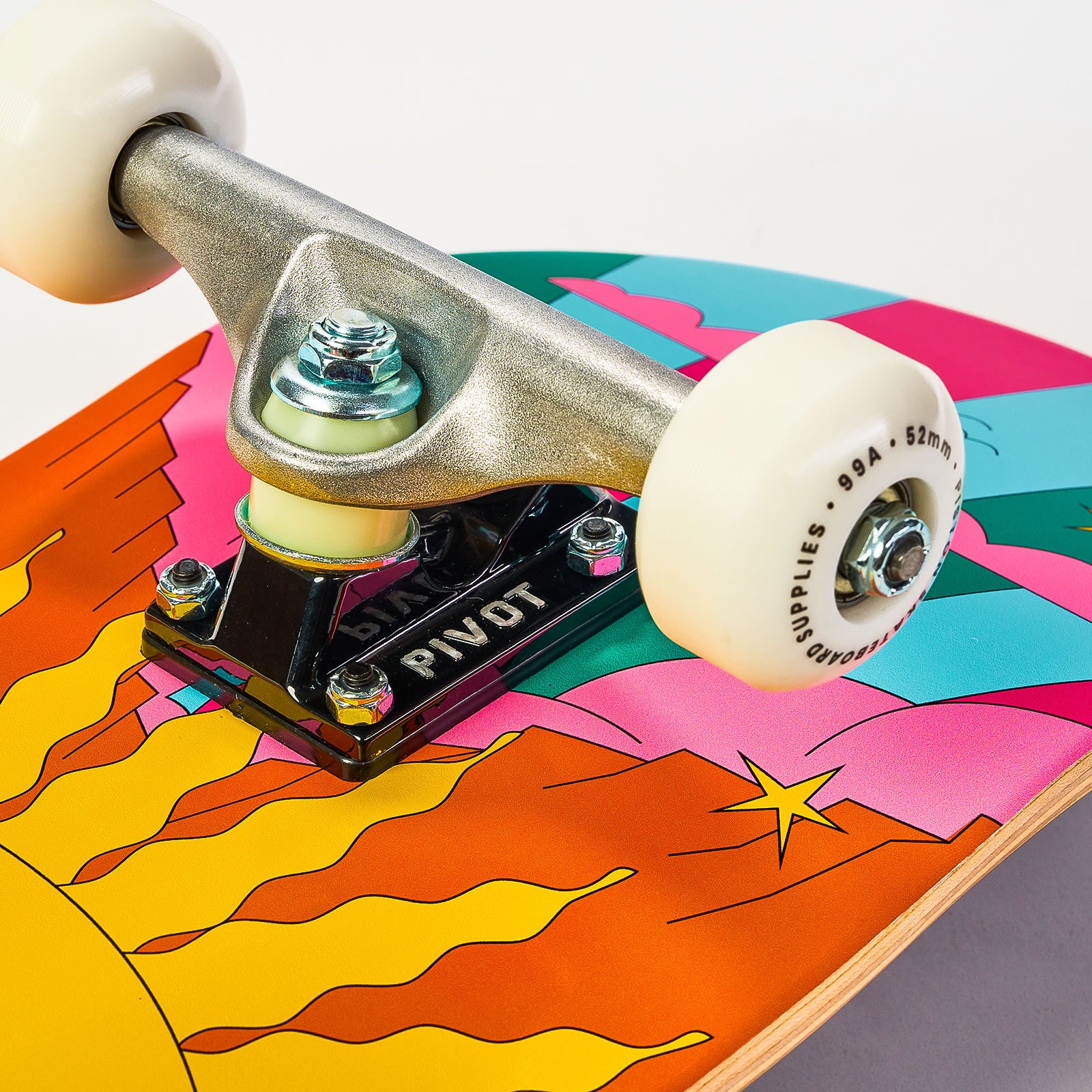 SUN - COMPLETE SKATEBOARD (Demo Piece)