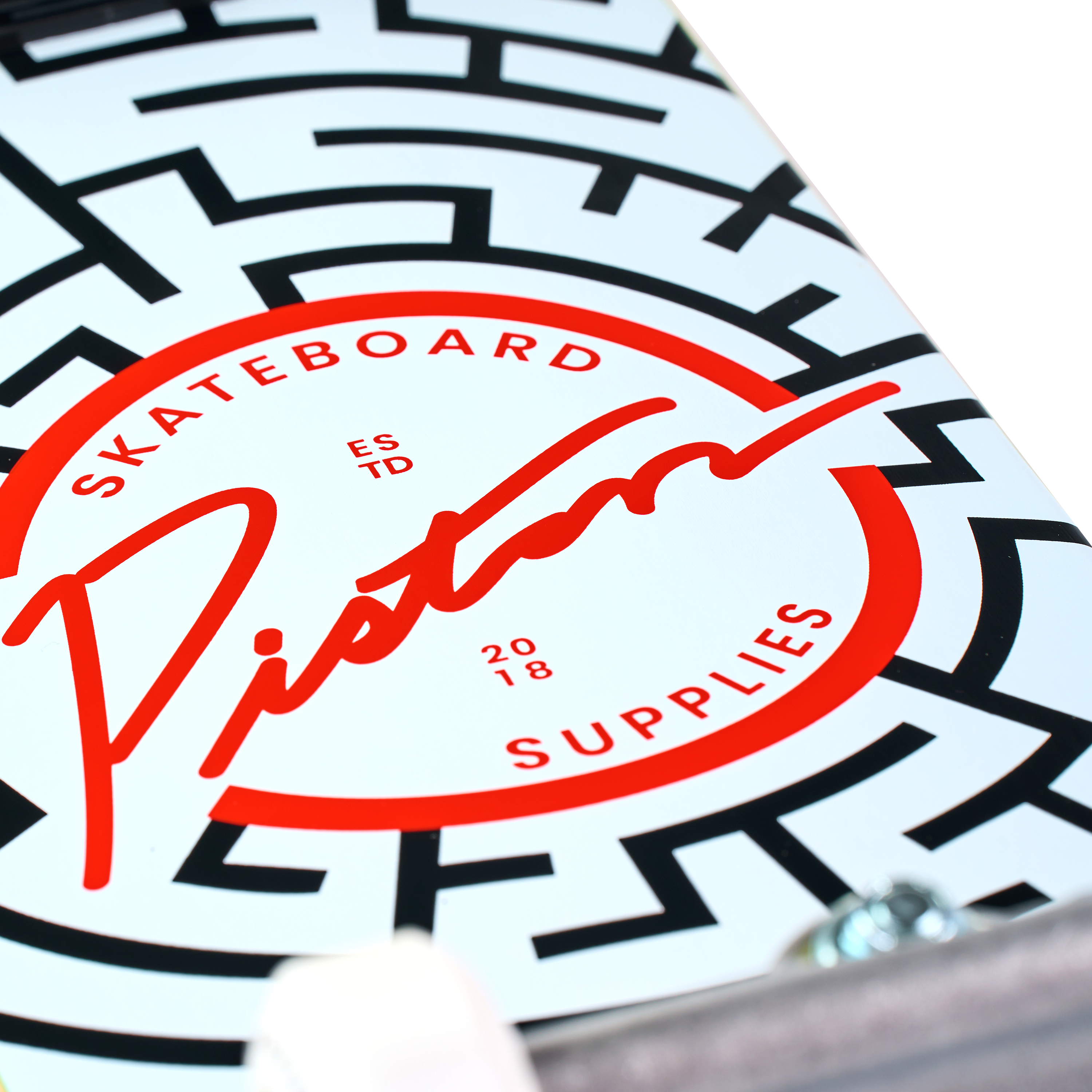 MAZE SKATEBOARD - COMPLETE