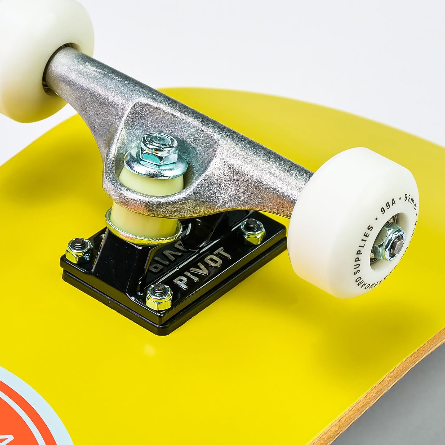 WAVES SKATEBOARD - COMPLETE