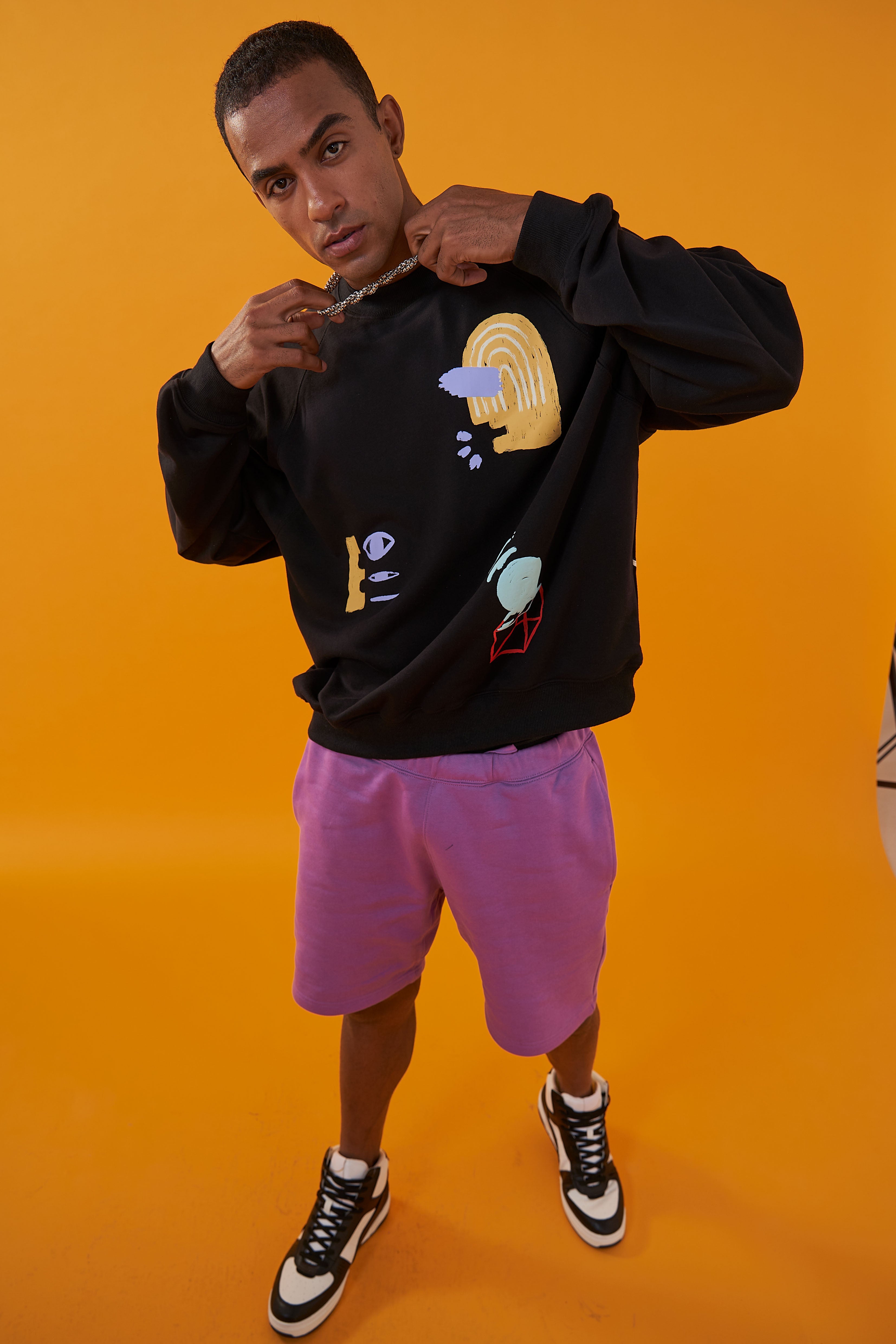 STORYTELLER SWEATSHIRT - BLACK